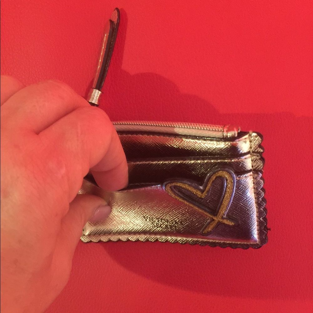 Cardāholder - Picture 10 of 12